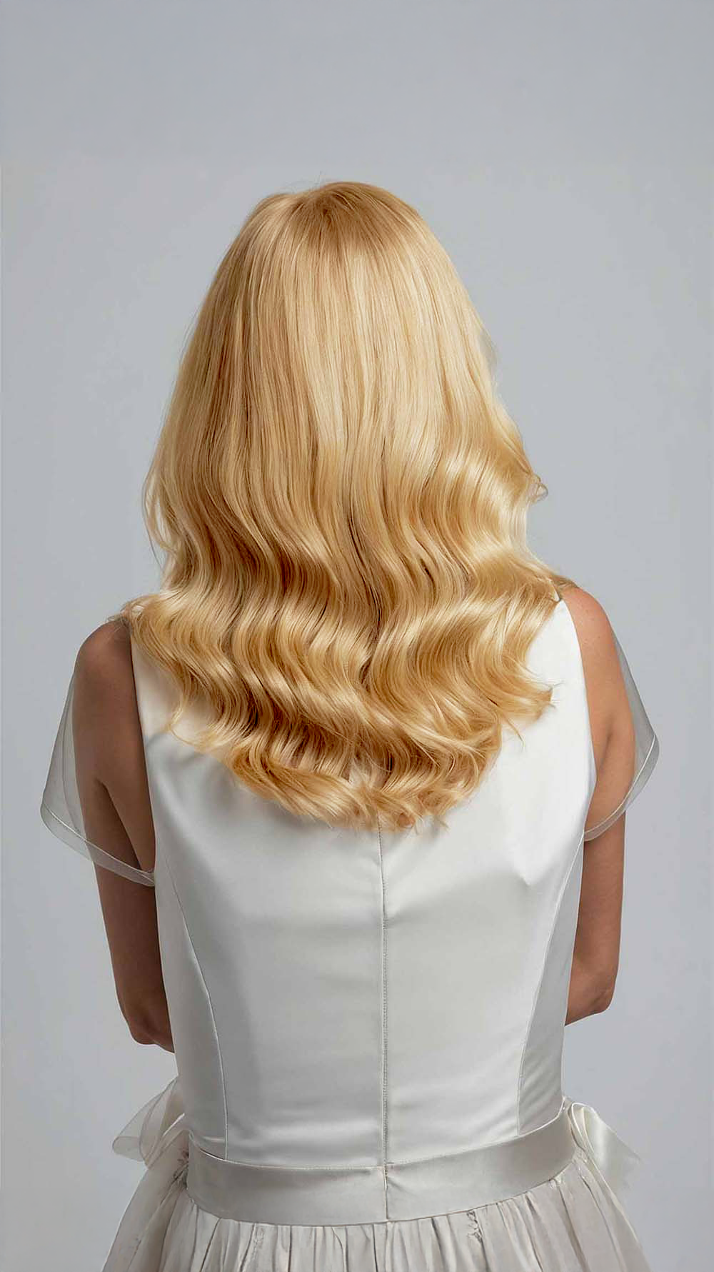 Soft-wavy Cinnamon Loire Wig